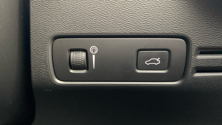 Volvo Xc40 2.0 B4P R DESIGN 5dr Auto Petrol Estate